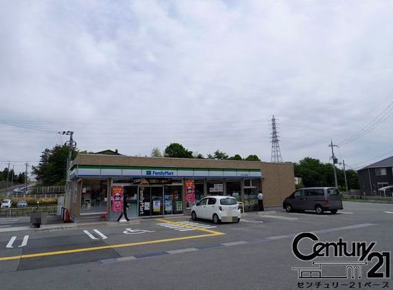 ベラージュ桜井　ファミリーマート近鉄桜井駅前店（コンビニ）／348m　