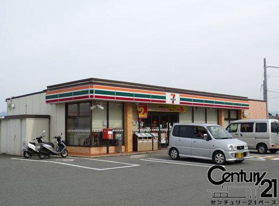 生駒グリーンマンションイーストウイング　セブンイレブン生駒山崎町店（コンビニ）／566m　